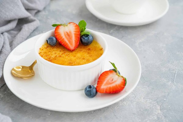 Comment faire des crèmes brûlées avec une croûte de sucre caramélisée et une crème onctueuse ?